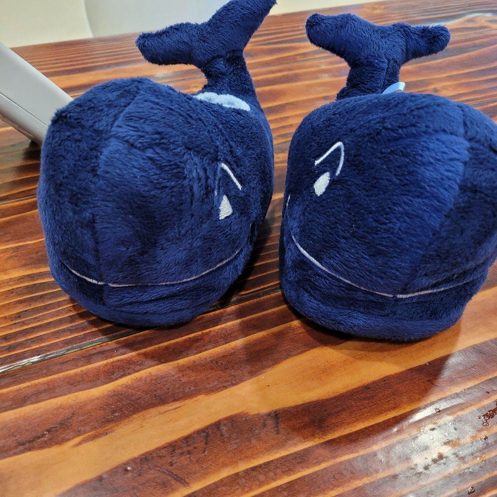 Blue vineyard vines XS SLIPPERS